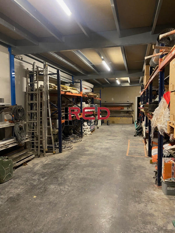 Entrepôt - 210 m²