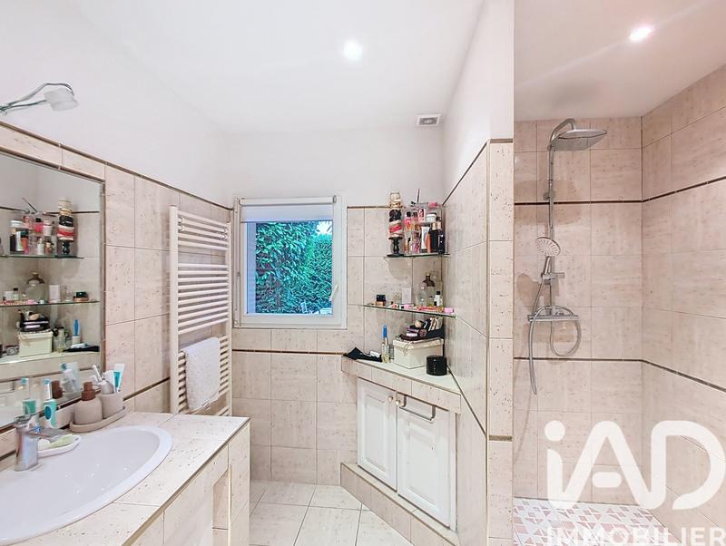 Maison - 217 m² - 9 pièces