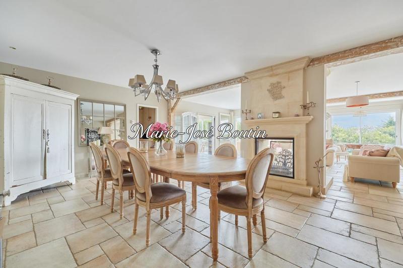 Maison - 230 m² - 7 pièces