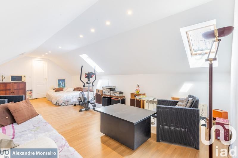 Maison - 180 m² - 8 pièces