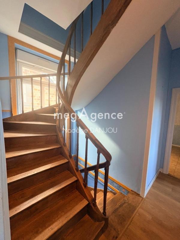 Maison - 122 m² - 9 pièces