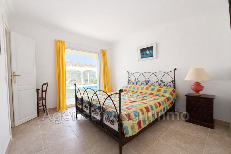 Maison - 260 m² - 7 pièces