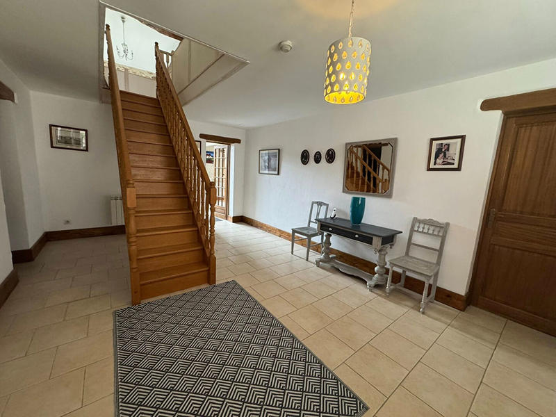 Maison - 220 m² - 7 pièces