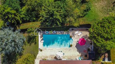 Villa - 295 m² - 9 pièces