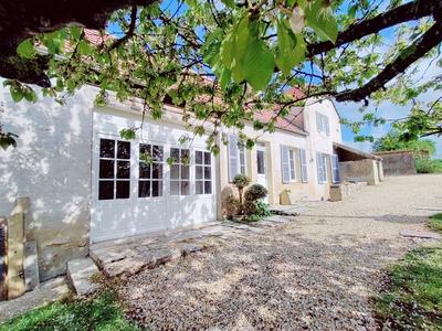 Maison traditionnelle - 151 m² - 6 pièces