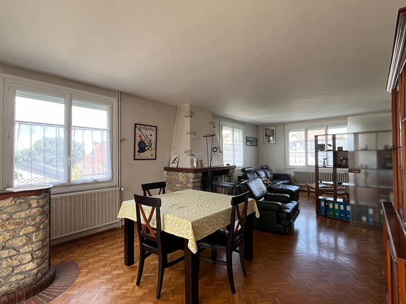 Maison - 277 m² - 11 pièces