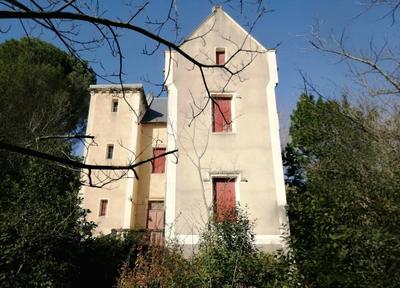 Maison - 240 m² - 9 pièces