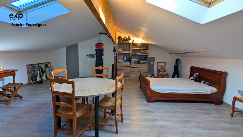 Maison - 225 m² - 7 pièces