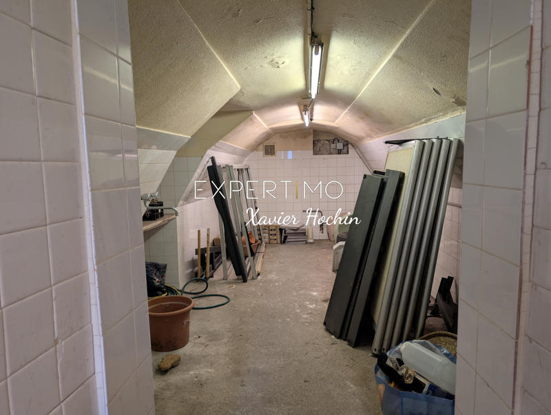 Maison - 960 m² - 32 pièces