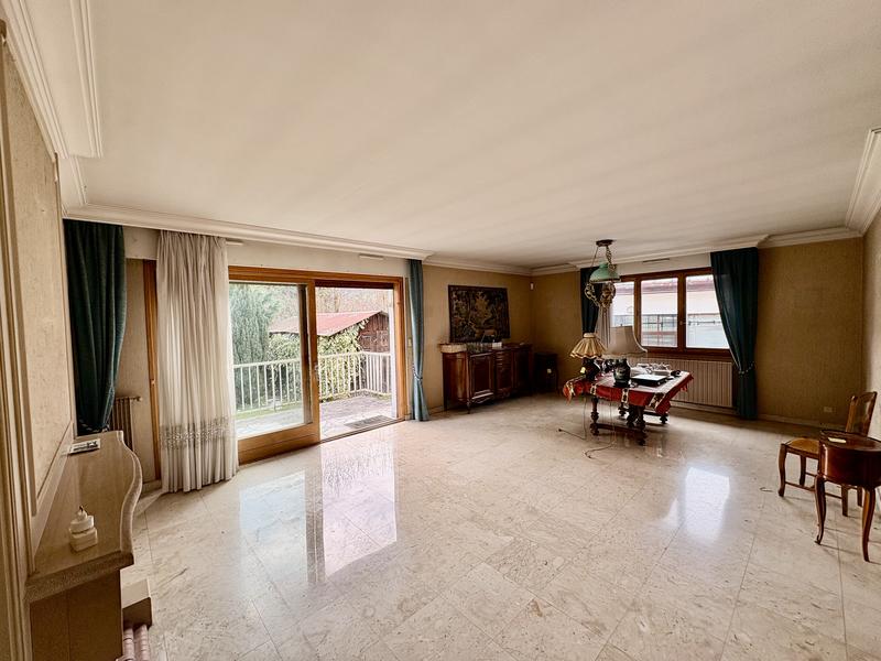 Maison - 300 m² - 8 pièces