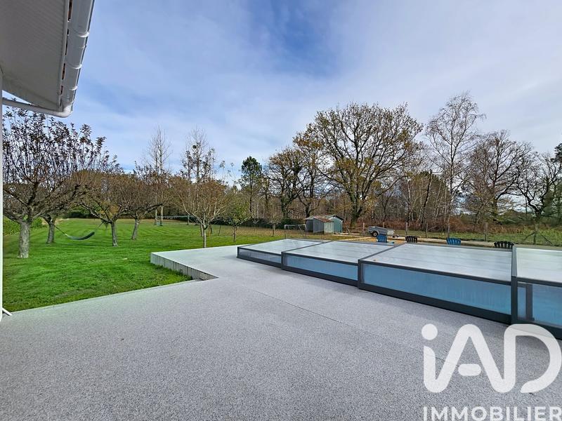 Maison - 330 m² - 13 pièces