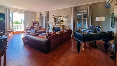 Maison - 377 m² - 12 pièces