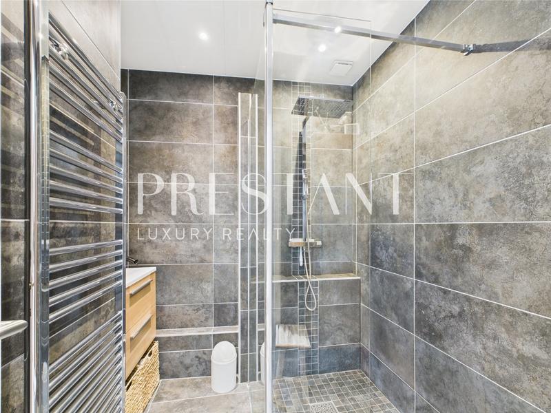 Maison - 195 m² - 8 pièces