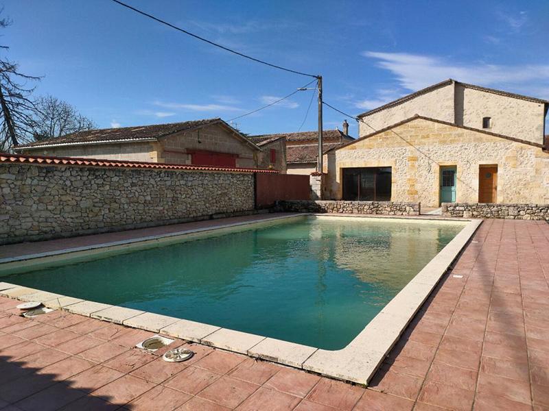 Maison - 600 m² - 16 pièces