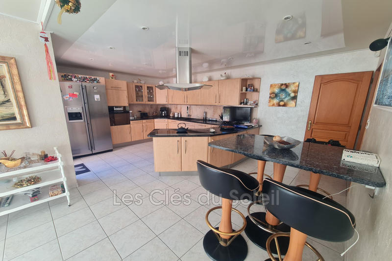 Villa - 198 m² - 6 pièces