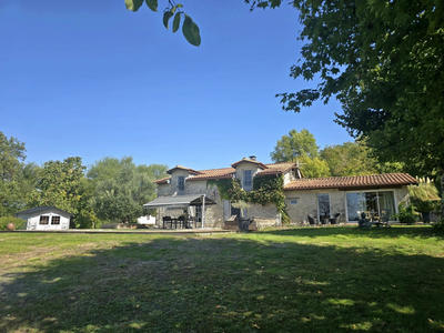 Maison traditionnelle - 176 m² - 8 pièces