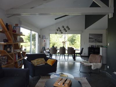 Maison - 207 m² - 9 pièces