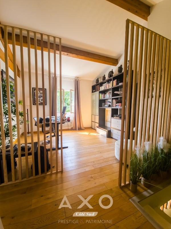 Maison - 300 m² - 10 pièces