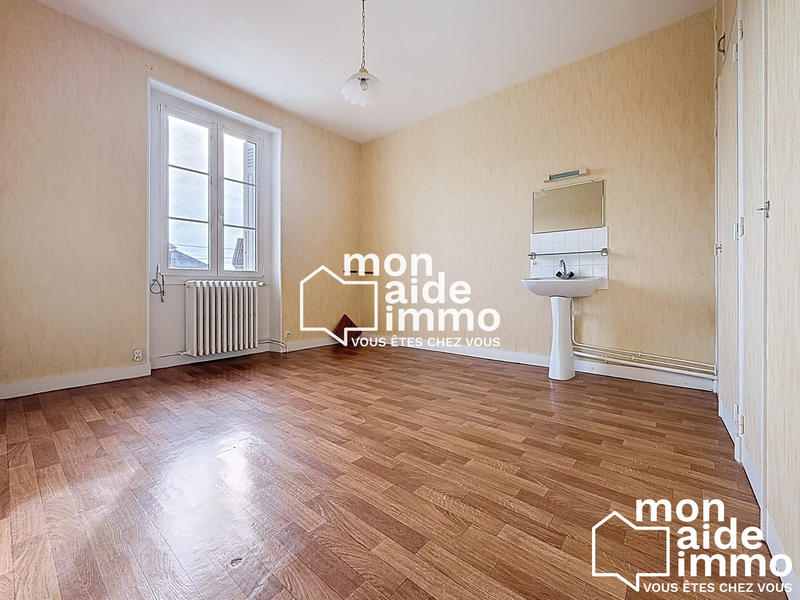 Maison - 240 m² - 9 pièces