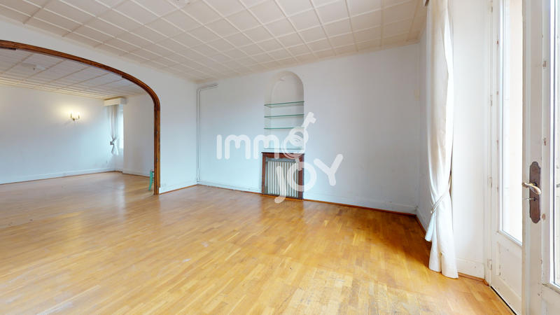 Maison - 214 m² - 7 pièces