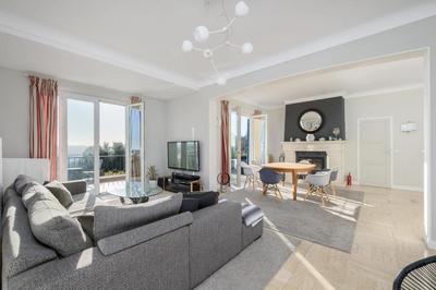 Maison - 205 m² - 6 pièces