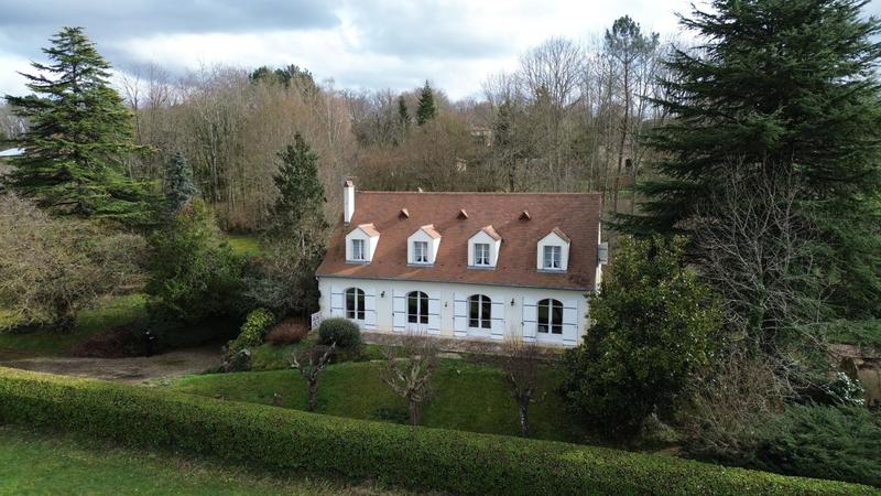 Maison - 208 m² - 6 pièces