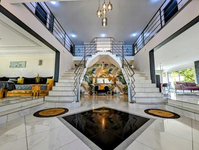 Maison - 355 m² - 8 pièces