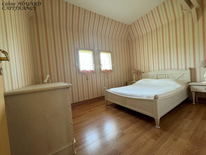 Maison - 270 m² - 9 pièces