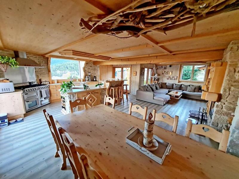 Châlet - 218 m² - 11 pièces
