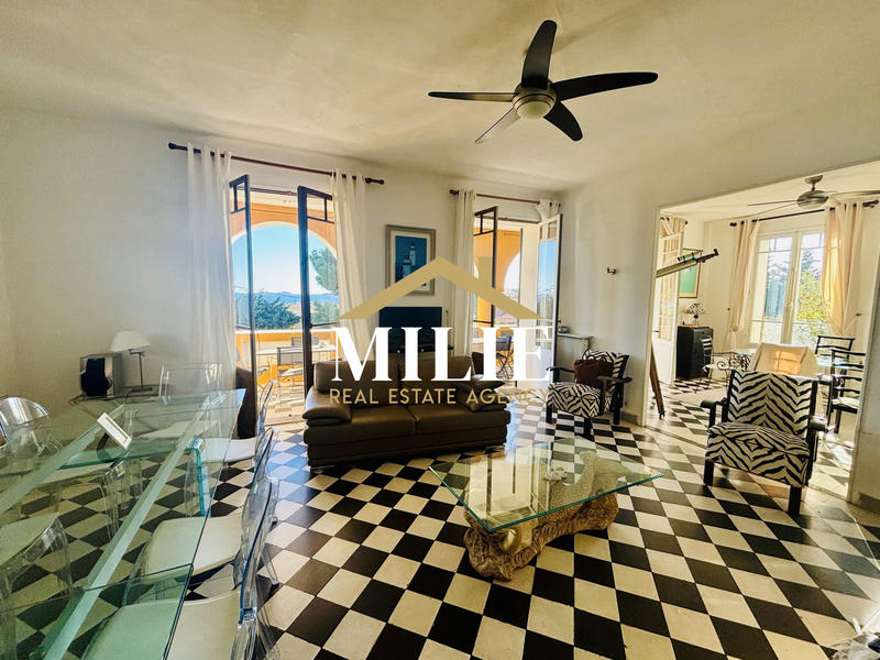 Villa - 245 m² - 7 pièces