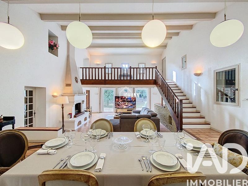 Maison - 315 m² - 10 pièces