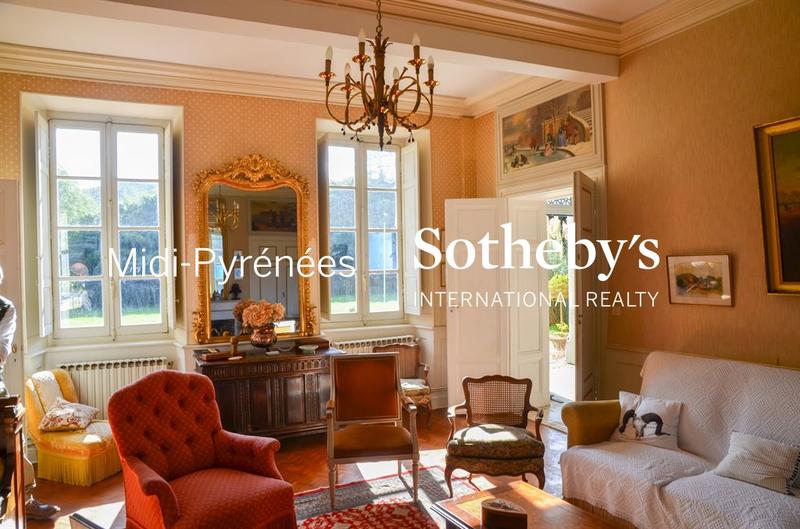 Château - 515 m² - 18 pièces