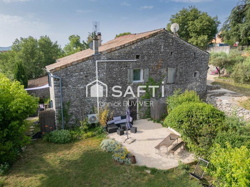 Maison - 90 m² - 4 pièces