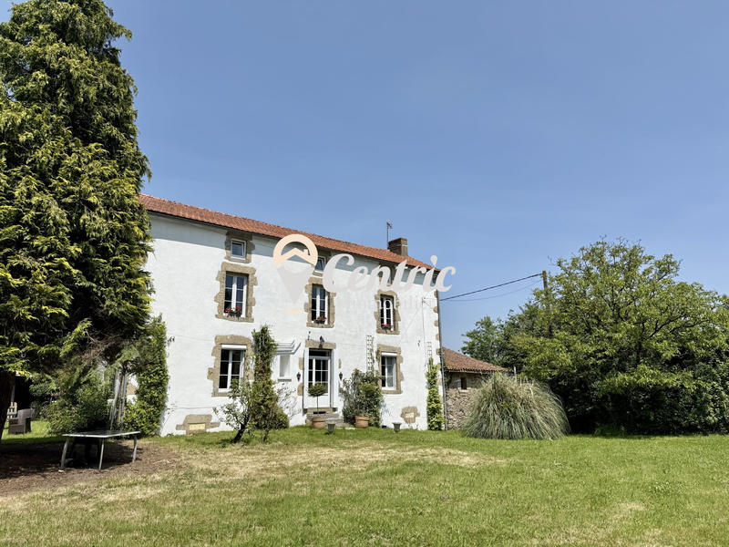 Maison ancienne - 242 m² - 6 pièces