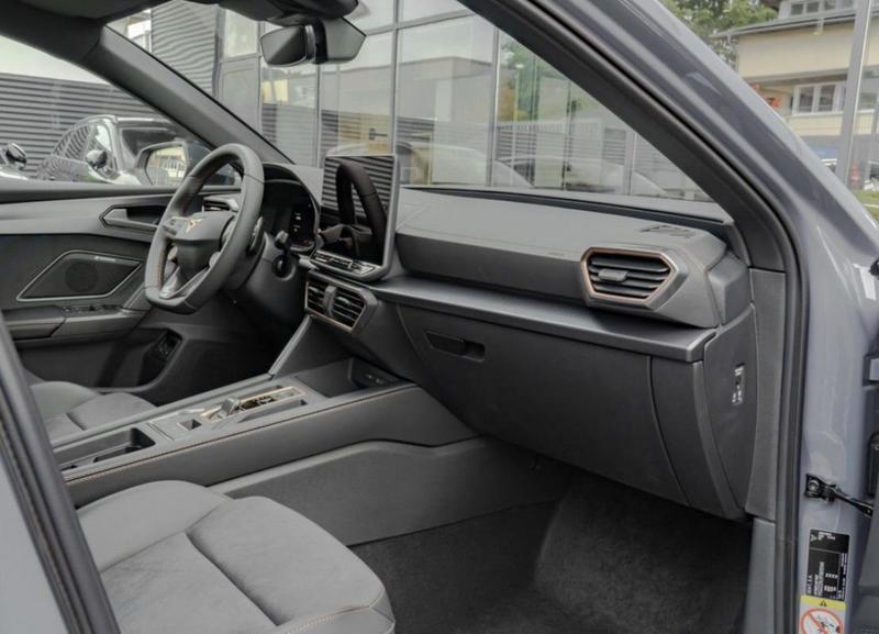 Cupra Leon Sportstourer Vz 272 Hybride Rechargeable Neuf / Toit Ouvrant Volant Supersport Sennheiser Regulateur de Distance Caméra Recul