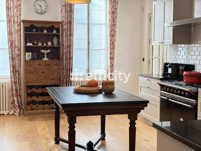 Maison - 228 m² - 7 pièces