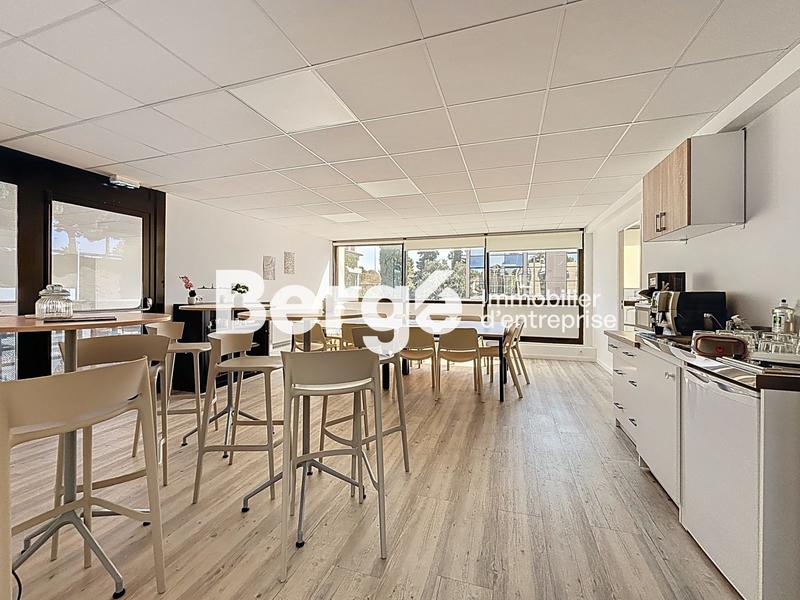 Bureau - 300 m² - 8 pièces