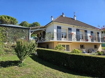 Maison traditionnelle - 162 m² - 7 pièces