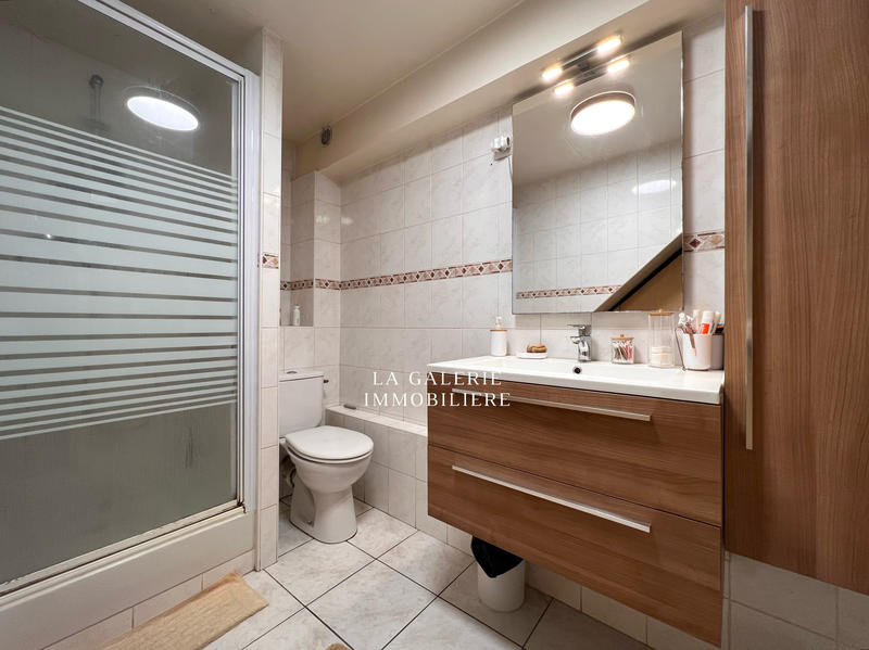 Maison - 186 m² - 8 pièces