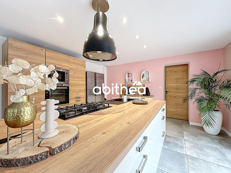 Maison - 181 m² - 8 pièces