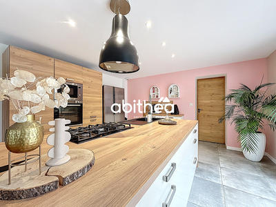 Maison - 181 m² - 8 pièces