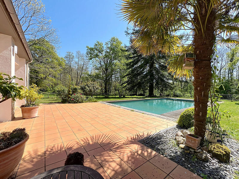 Maison - 232 m² - 7 pièces