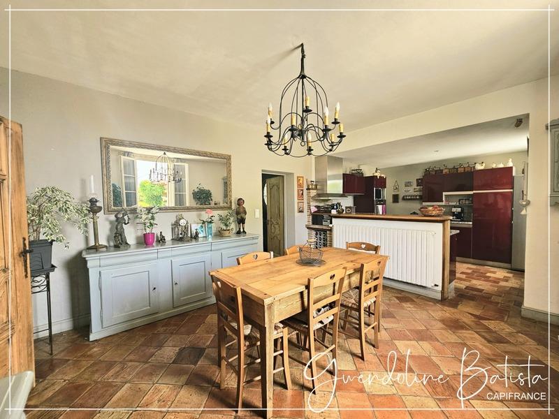 Maison en pierre - 306 m² - 11 pièces