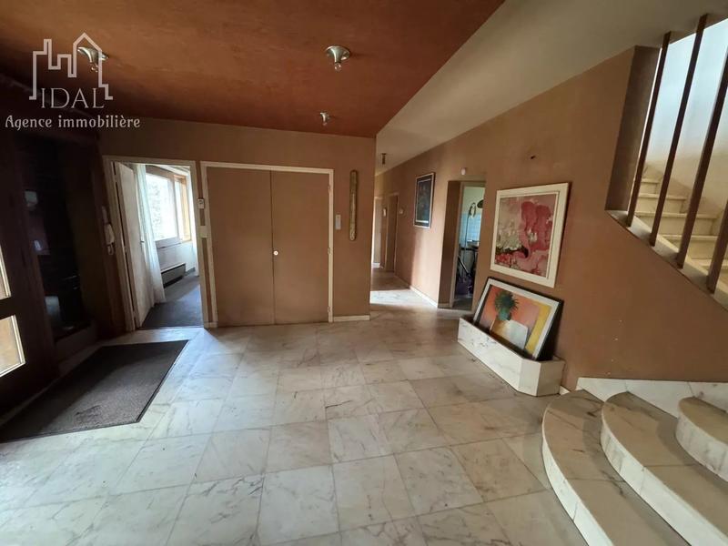 Maison - 272 m² - 11 pièces