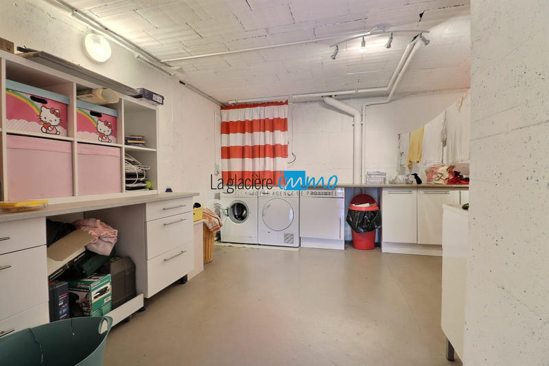 Maison traditionnelle - 240 m² - 7 pièces