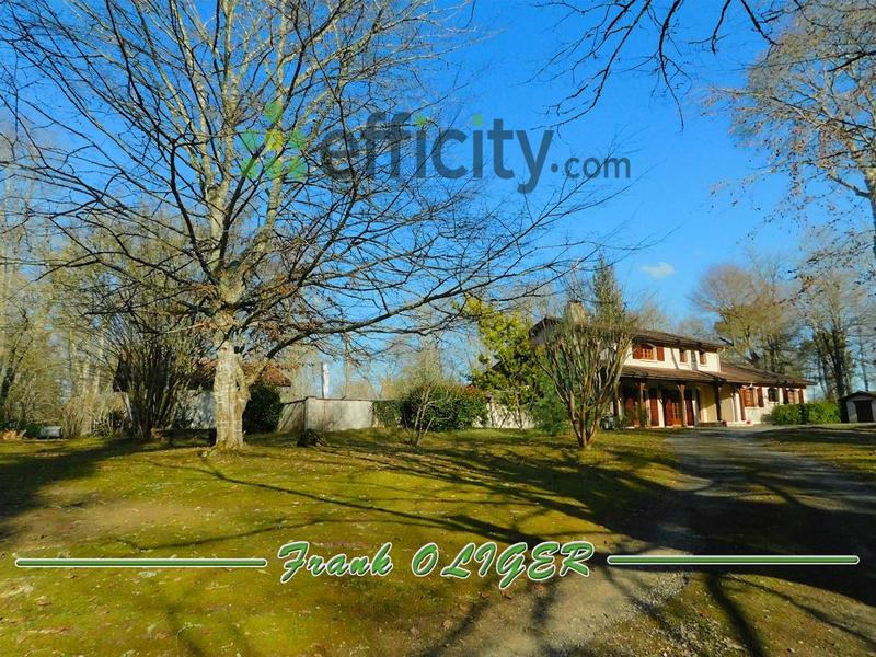 Maison - 300 m² - 11 pièces