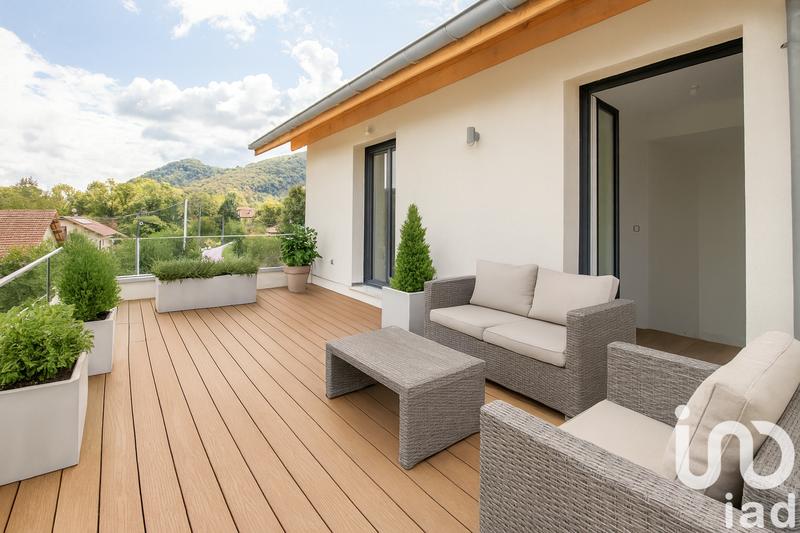 Maison - 180 m² - 9 pièces