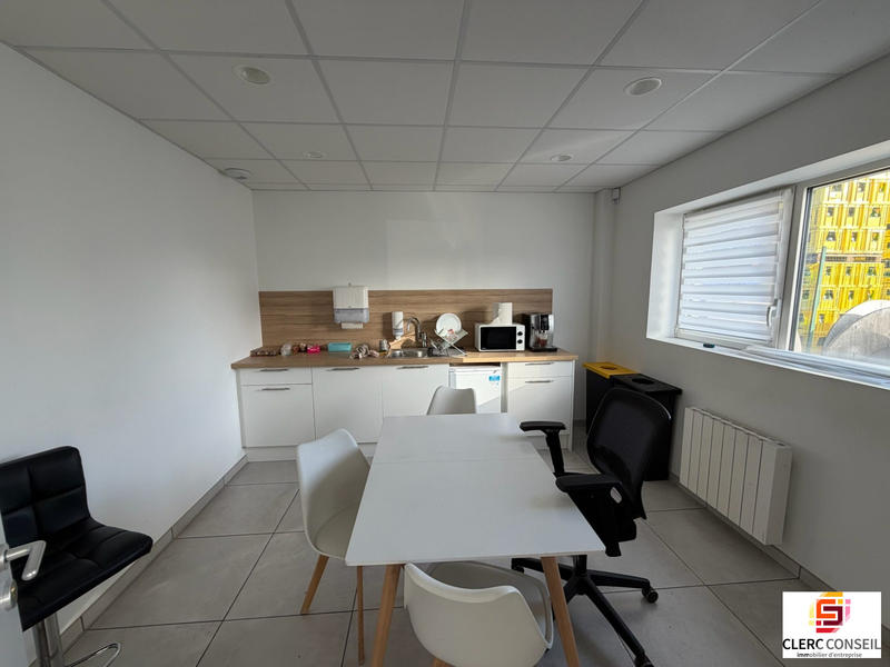 Local d'activités - 684 m²