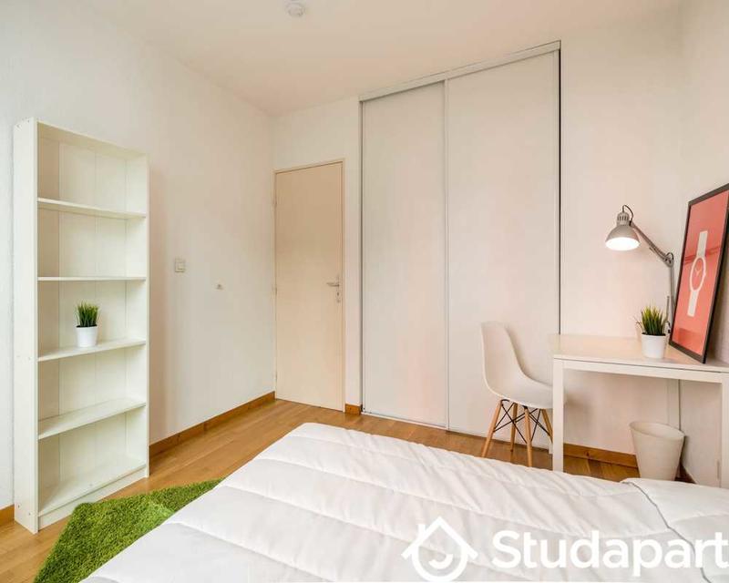 Chambre - 70 m² - 1 pièce