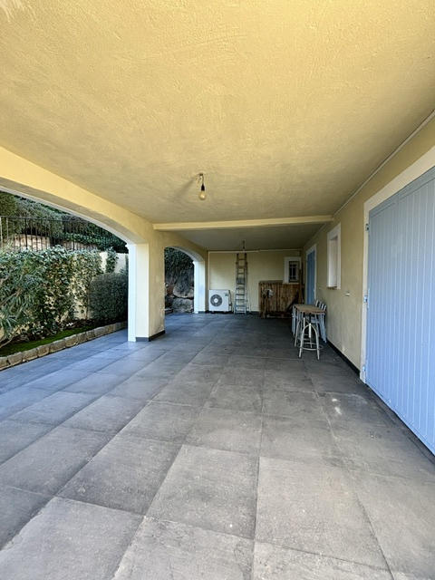 Villa - 305 m² - 10 pièces